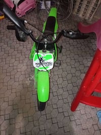 2/زحليكة أطفال بعده نظيفة وبلاستيك قوي سعره ٢٥ الف  3/بايسكل حجم ١٦ شك...