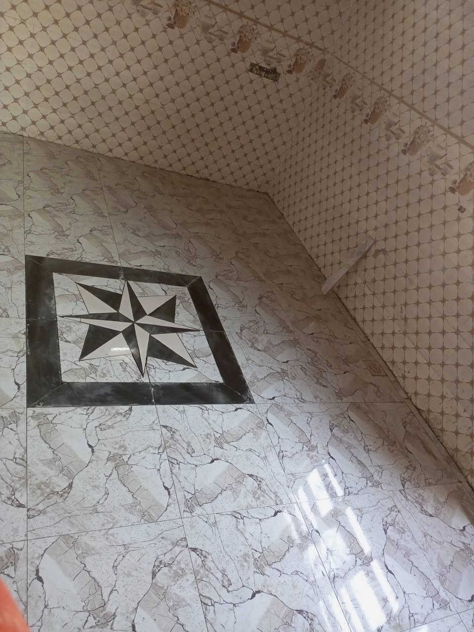 كادر شغل سيراميك في تكريت ونواحيها خابر ودلل ***********
شغل هندسي تسليم مهندس

