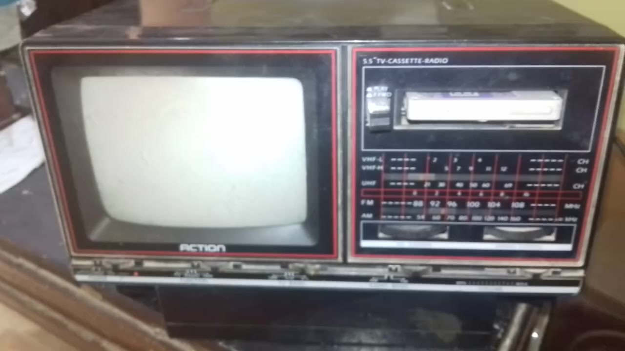 قل للزمان ارجع يا زمان انتيكة انتيكة انتيكة 
             بادر بالحجز والتسليم فوري 
شغال شغال شغال 
# تليفزيون ابيض واسود 25 سم ×18سم 
(تليفزيون + كاسيت + راديو ) مجهز بقاعدة لتثبيته في اي مكان سيارة او الخ ويمكن تشغيله بحجارة وبشاحن سيارة وبكابل كهرباء ويوجد معه الثلاثة السعر 3000 جنيه
التواصل خاص


**إذا كنت صاحب هذا الإعلان وتريد حذفه لأي سبب، رجاءا أرسل رسالة إلى الدعم الفني**