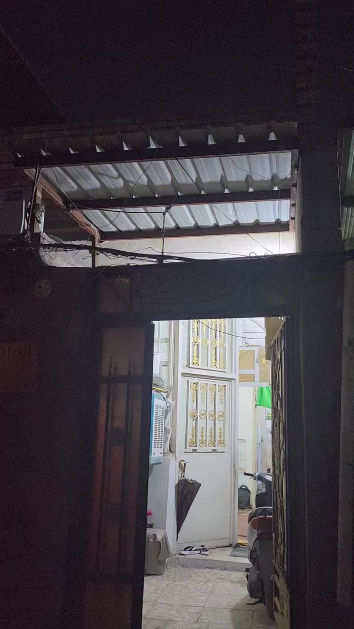 بيت في مدينه الصدر قطاع 20 مساحه 72 متر شرك مسلح عالي طابق واحد  مدينه الصدر ***********
