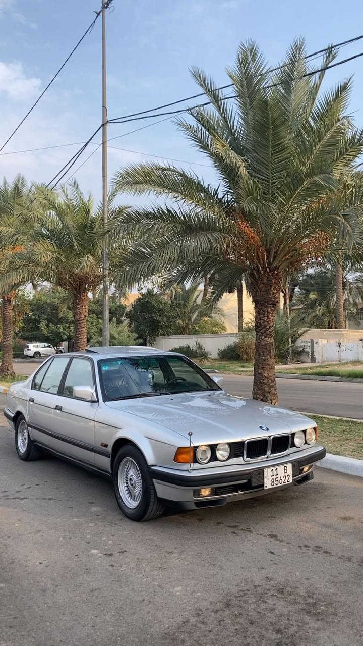 السلام عليكم للبيع بي ام 730 موديل 1991 رقم بغداد جديد بسمي السيارة فول مواصفات فتحه سقف جام كهربائي-+دبل جام بلورايز 
كير محرك بشرط 
لايت زنون أصلي كهربائيات كله شغاله 
مصبوغه عام لجماليه فقط 
العنوان الأنبار الرمادي 
السعر 85 وبيه مجال بسيط 
لاستفسار ***********
