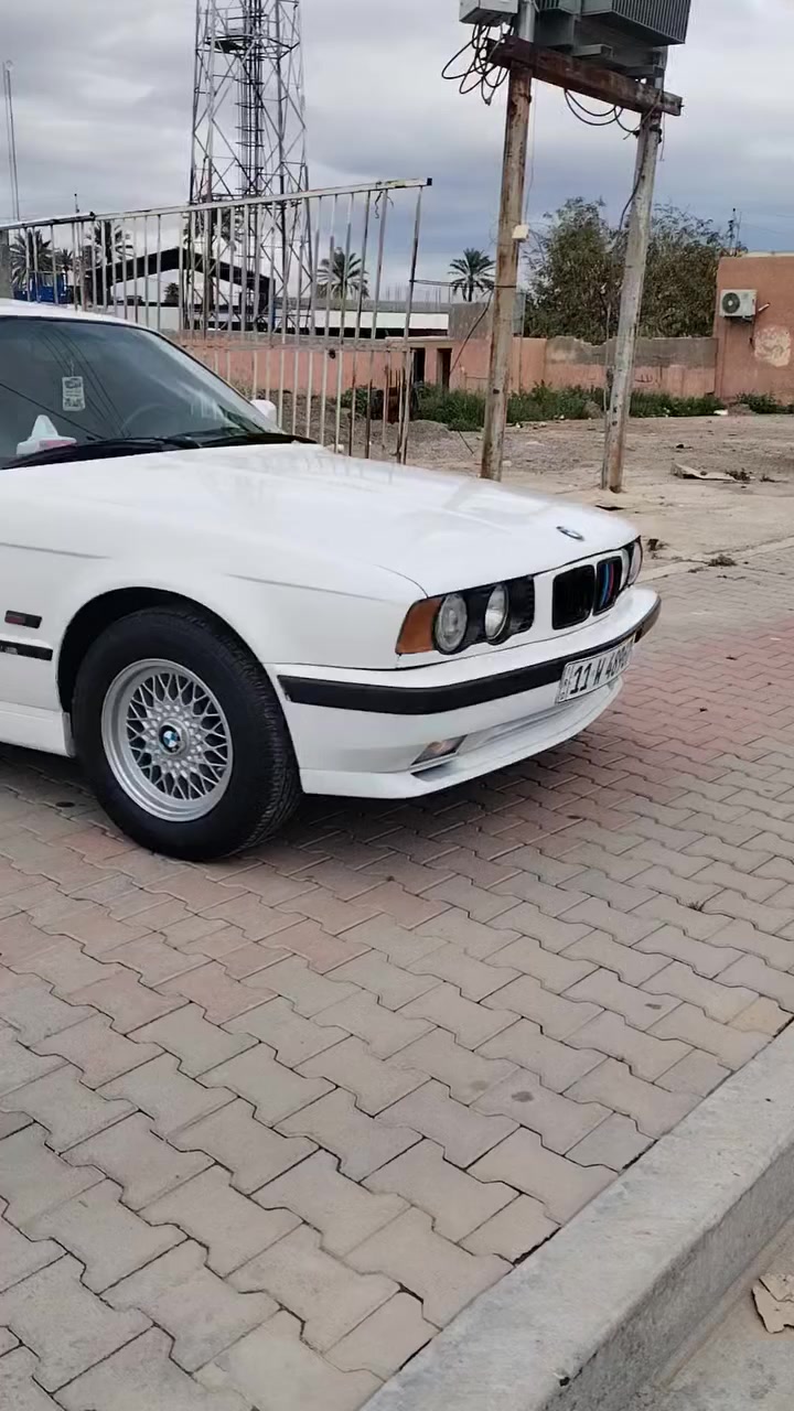 السلام عليكم بي ام 525 كير محرك صدر تخم تاير مشروع وطني رقم بغداد تحويل مباشر السياره بأسمى هزه جديده سنويه ل٣١ المكان بغداد السعر ٥٥ وبيها مجال رقم الهاتف ***********  ***********
