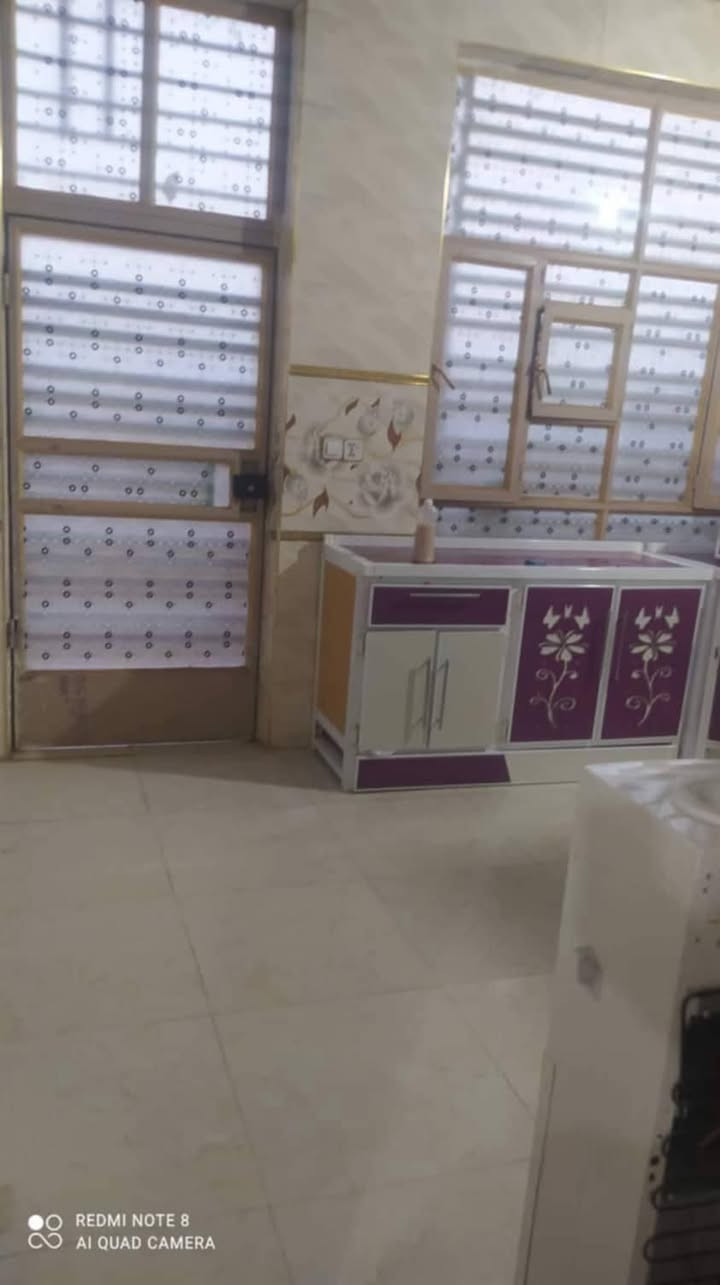 بيت للبيع طابو زراعي سند 25 الموقع الحمزه الغربي الجمعية زراعي قرب مدرسة صدى العلوم شارع بيت زبال
مساحته 196متر
يحتوي على غرفتين وصاله ومطبخ واستقبال وصحيات داخليه وخارجيه
بناء طابوك والسقف صب كونكريت درجه اولى
السعر ١٣٠ وبي مجال الاستفسار الاتصال على الرقم ***********
