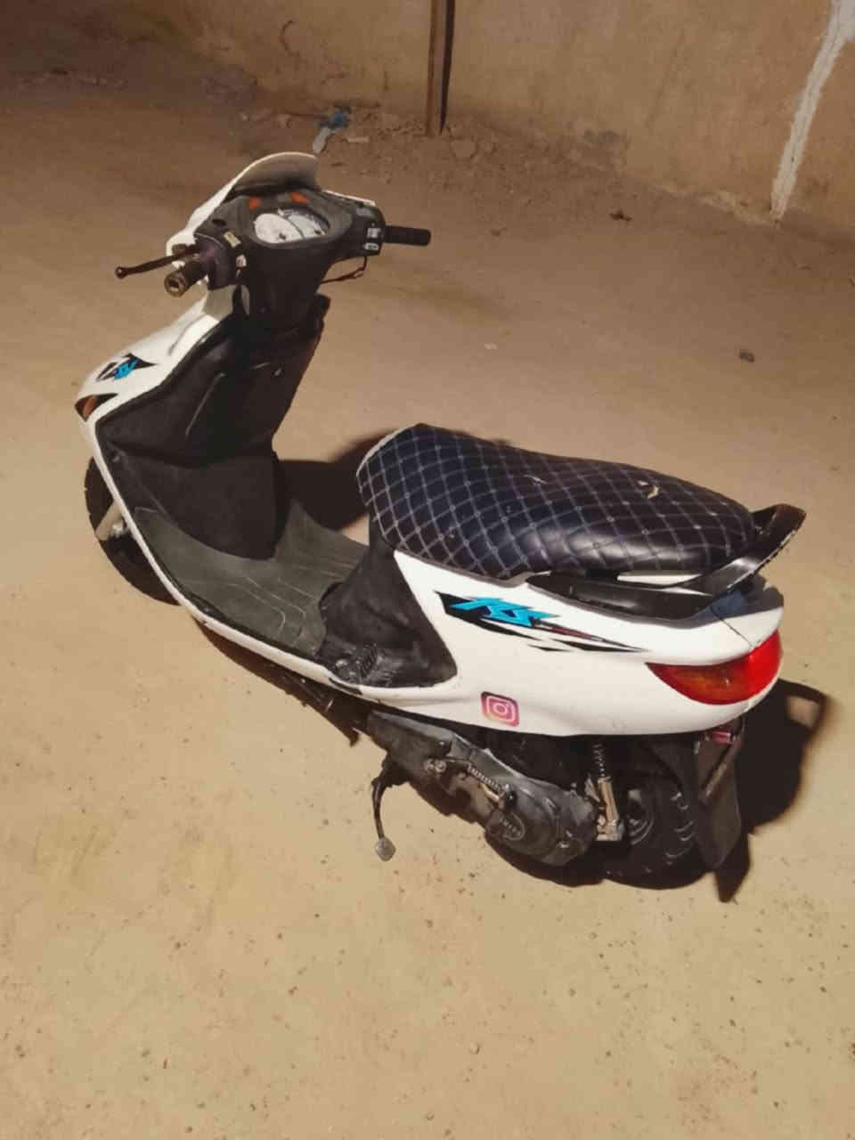 سلام عليكم دراجه فراشه مفتوحه نهضه ومعدل فول كهربائات شغاله كل نقص مابيها دبلات وره كدام شغالهه
السعر 400 وبيها مجال 
مكاني نجف حي العسكري 
*********** هذا واتساب
