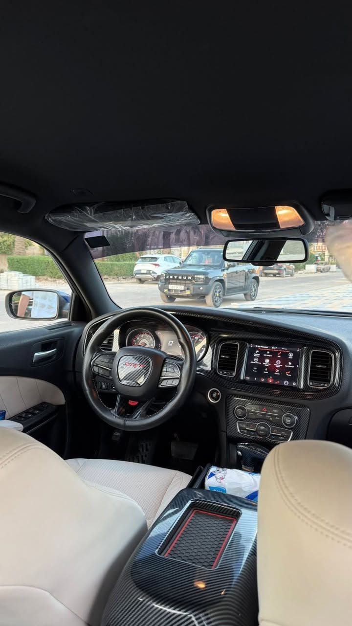 دوج جارجر 2022 SXT امريكي كلين تايتل بدون صبغ بدون ايرباك بدون حادث 
( حادثها سرقة دشبول فقط ) 
صور مرفقة بالمنشور 
السياره جديده جدا ماشيه 12 الف فقط 

مبدليلها دشبول مال جيتي كامل 

شاشه جيتي الحجم الكبير تشغيل عن بعد وباقي مواصفات الجارجر المعروفه 

السعر 26.000$ وبيها مجال بسيط 

مكاني بغداد / المنصور - حي المتنبي 
 ***********
