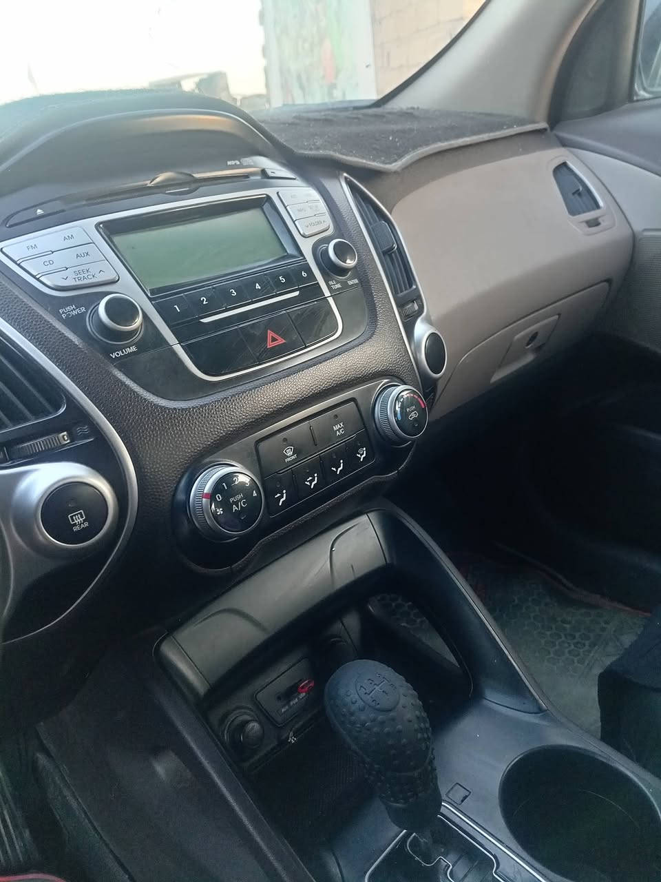 توسان خليجي
موديل ١٢

سنوية لل ٢٧

اي نقص ماكو السياره لا صبغ وضربه

السعر ع هذا الرقم ***********
