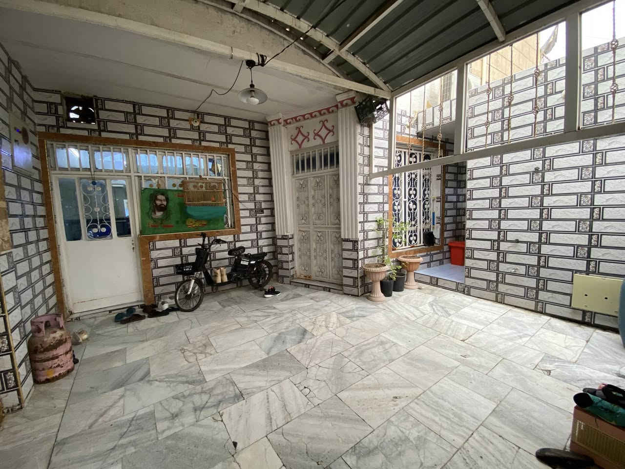 اسلام عليكم دار للبيع. ميسان حي الحسين القديم المساحه 150  خلف مستوصف الأسنان ***********
