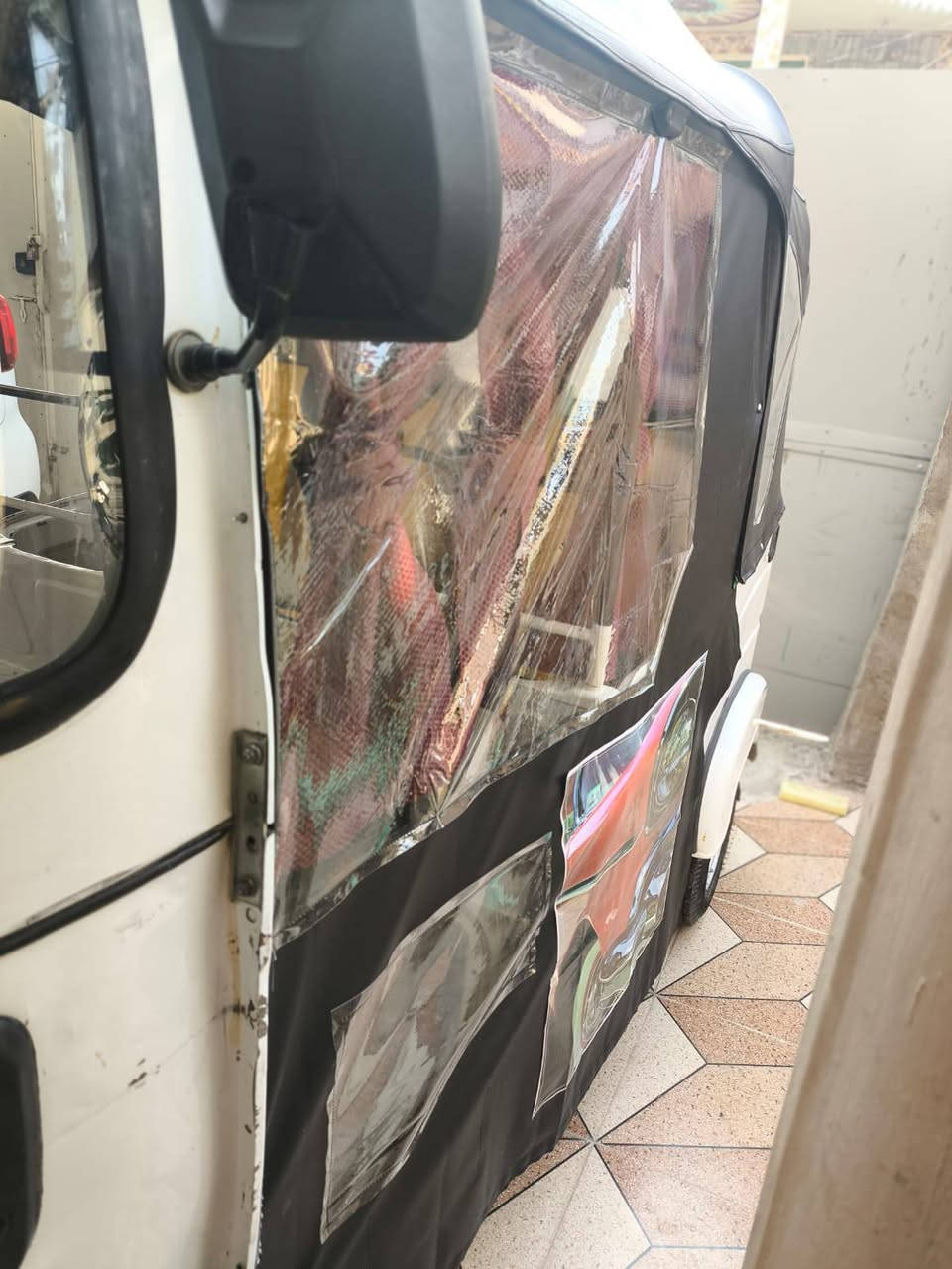 السلام عليك
تكتك للبيع فول ومكفول دينار ما تصرف عليه مال شغل بوجهك

تكتك لون ابيض موديل٢١ رقم انكليزي ديالى دوشمه جديده وبرده جديده جامه جديده 
تشغل نكره سلف
 بأي وقت فجر ضهر ليل 
مكاني ديالى بعقوبة التحرير
الرقم *********** شراي اتصل
