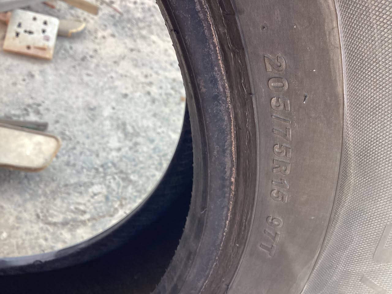 سلام عليكم باب ابريجو هوه والبطانه السعر ٧٠ بي مجال //تايرات ٣ زينات واحد بي ركعه صفح حجم ١٥ السعر ٦٠ مكاني بغداد مدينه الصدر //الرقم ***********

