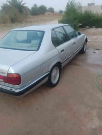 من رخصت مدير لكروب سيارة بي ام 735 سياره مكفوله منل عيب الشرعي  هزه جد...