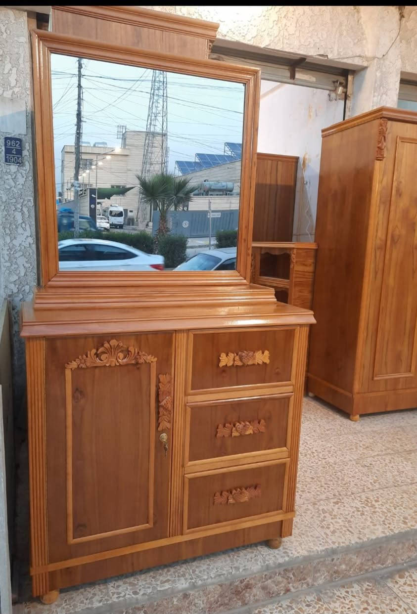 للبيع 🔴🔴🔴
ميز تواليت نقش زان شغل ثقيل ( جديد )
العنوان. السكر. مقابل سانكو مول /ومحطة كهرباء السكر
للإستفسار اتصل📞📞 
***********
***********
معرض أثاث ( بشار ابو غسق )
مستعدون لشراء غرف النوم والكناتير الصاج
