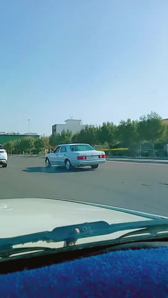سياره مارسدس موديل 87 سياره جاهزه من دعاميه ل دعاميه مابيها قطرة صبغ سياره فتحه كهربايات فول عنوان بغداد ابو غريب الشهداء الرقم *********** رقم الثاني ***********

