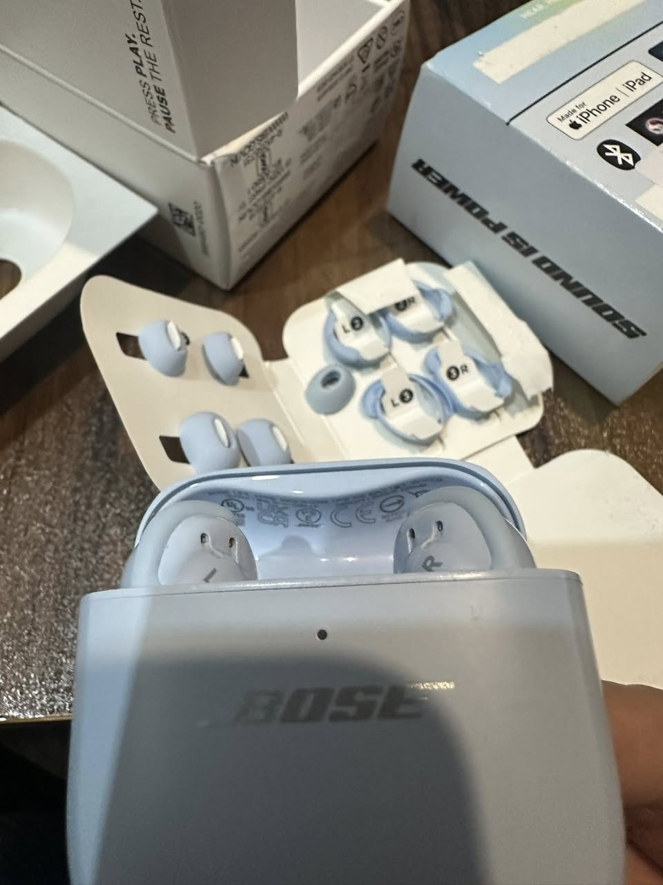 Bose quite comfort ultra
اصلي و شغال، بوكس و لاستكات موجود ، مشكلة ماكو راس ايربود نفس تأشر من صور ،اذا واحد عند ايربود سبير او عاطل هذا يفيدك الانه شغال و كلشي تمام، واحد يريد راسلني خاص


**إذا كنت صاحب هذا الإعلان وتريد حذفه لأي سبب، رجاءا أرسل رسالة إلى الدعم الفني**