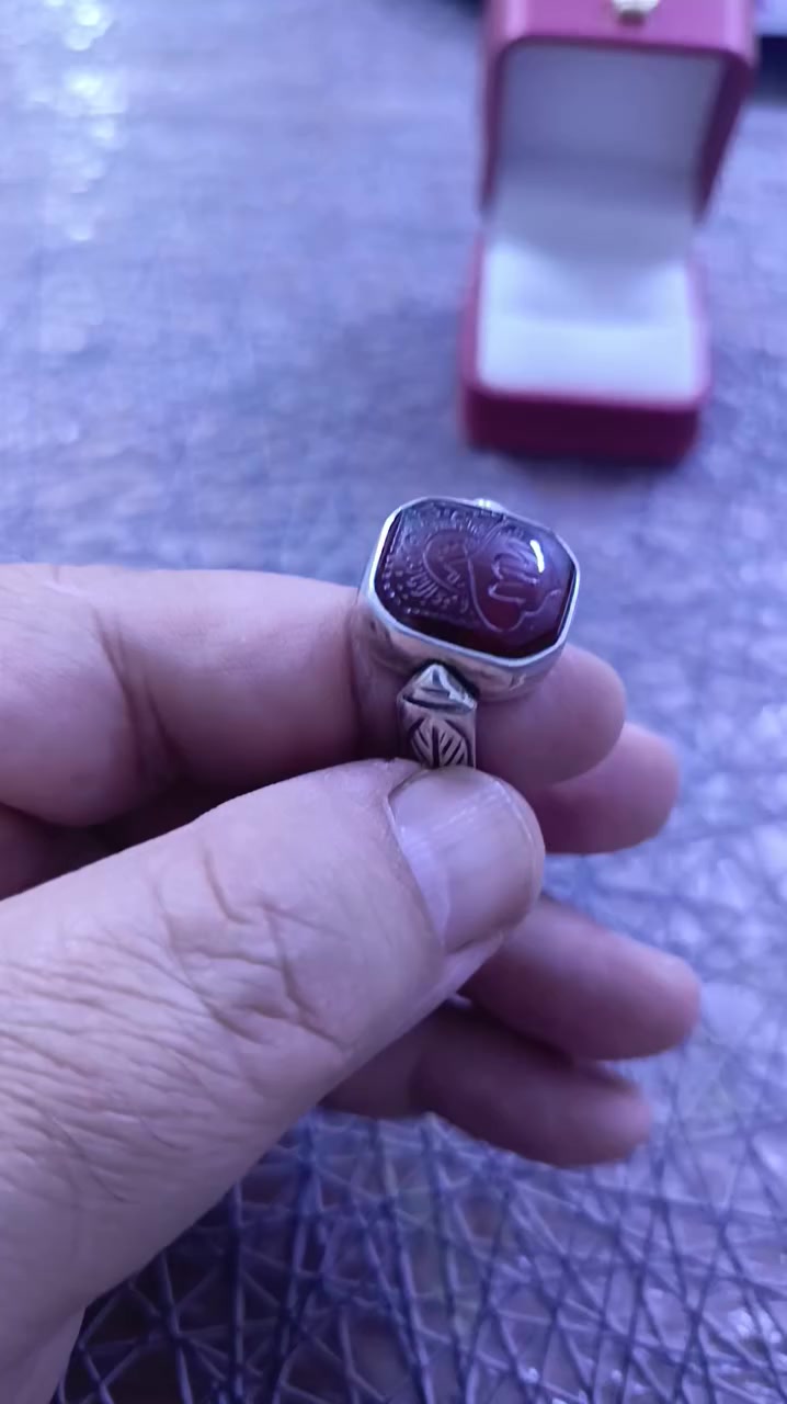 محبس من الصياغات المختلفة الجميلة مع حجر العقيق اليماني المخطوط + ضهر الخاتم اية  (ان هذا لرزقنا مالة من نفاذ)  الإتصال ***********
