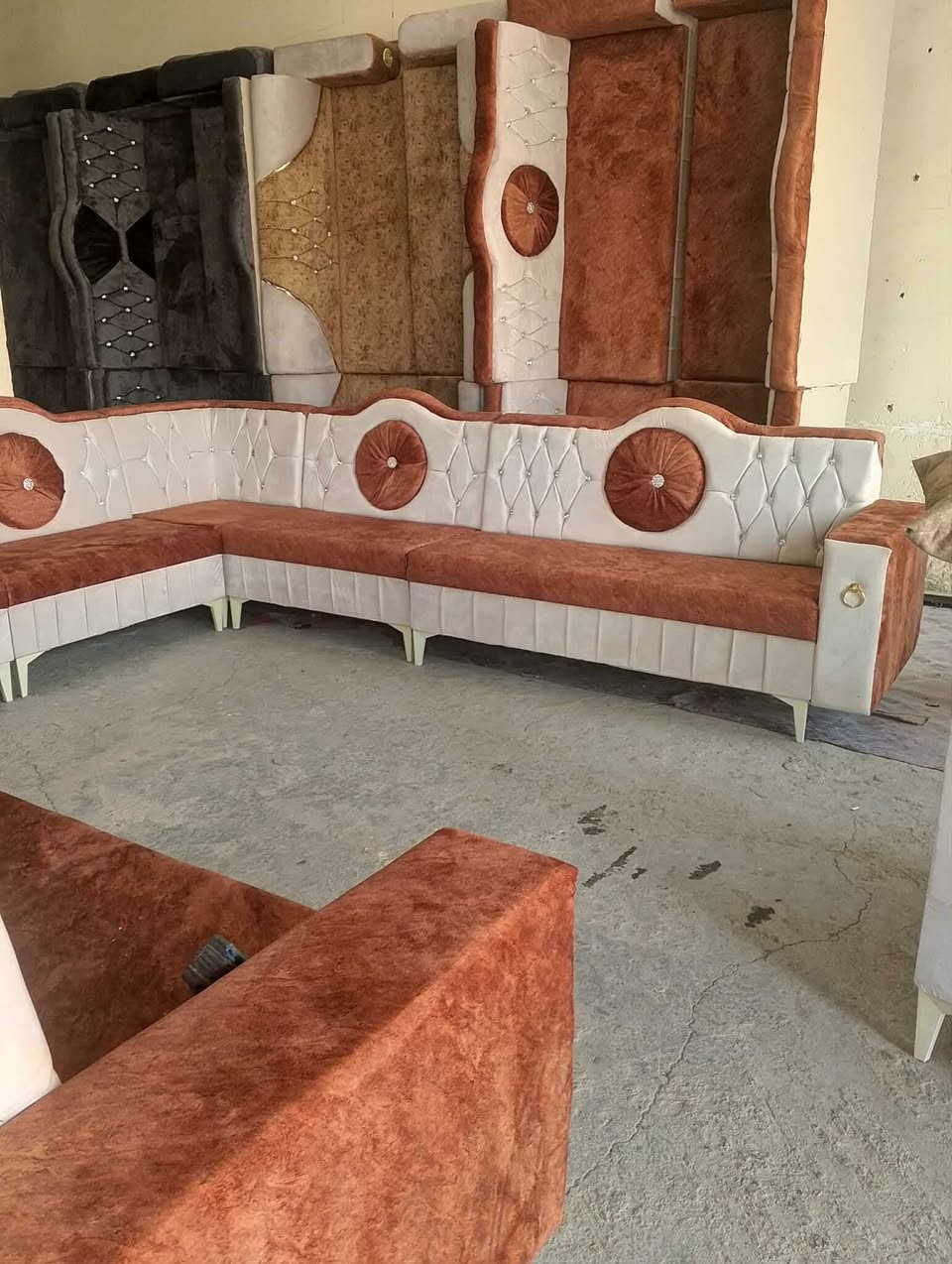 متوفر للبيع ديوان ونص شغل تسكام بلوك اسود 18 مقعد دبل زاوية بسعر اخو بلاش 550 الف
تصفية محل بسعر معمل سارع بل حجز 
#صويرة تقاطع حي زهور سبيس معرض الجوهرة ***********....***********
