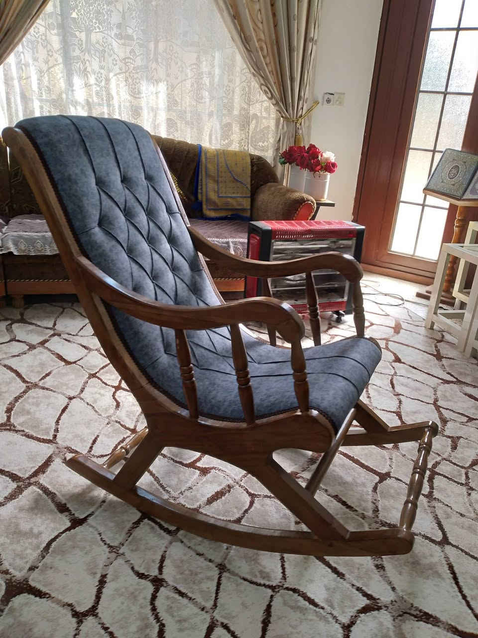 كرسي هزاز للبيع اخو الجديد للستفسار الاتصال ع الرقم ***********
