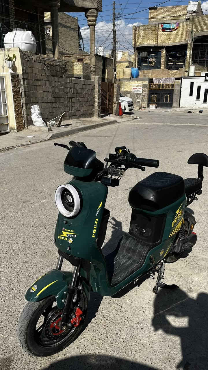 السلام عليكم
دراجه R9 2026 
دراجه نضيفه  شخط مابيه اي عطل مابيه
دراجه ونلي
خمس بطاريات
مابيه شي مستبدل على وضعها
مفتاح ويها كارت الشاشه ويها سلتها
بيها نضام الحمايه بيه Rالرجوع على الخلف بيها بلوتوث شغال دراجه بلادي من الكارتونه مستعمله فقط اربع اشهر
دراجه نضيفه ومثل ما موضح كدامكم وعارضها 375
الرقم *********** مكاني العبيدي الكفاءات
