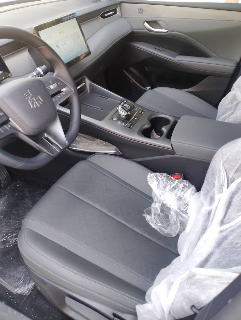 BYD Qin Plus 2025
***********
موديل 2025
1900 کیلۆمەتر ڕۆیشتووە
٧٠ رۆژ کاتی ماوە
هیچی نیە 
بۆیاغ تەنك و بێ تەزرە
سعر 120$ 
شوێن هەولێر
موبايل واتس 
*********** أربيل, العراق
