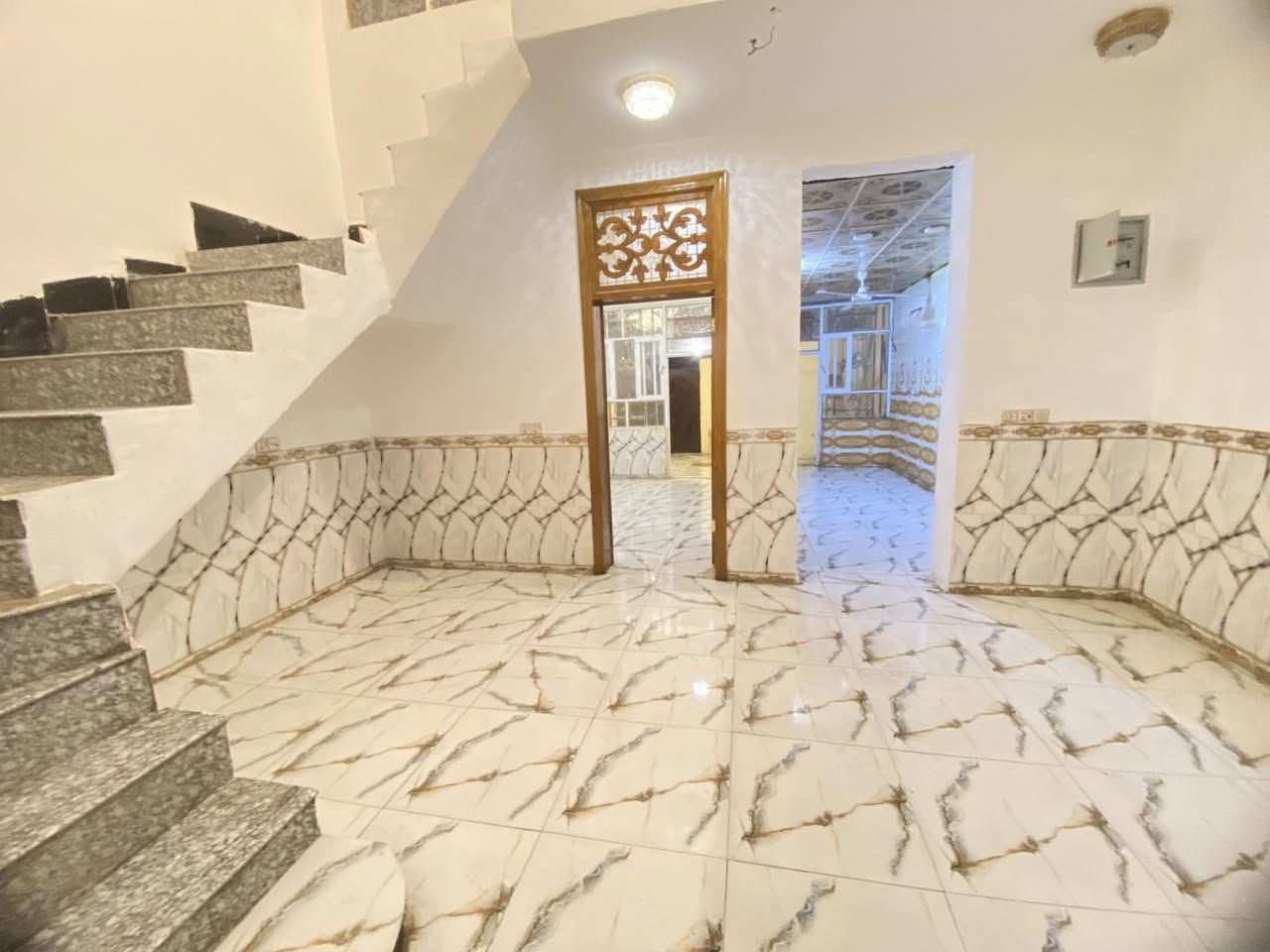 دار للبيع 
بسعر مناسب جدا 
المساحه110
يحتوي غرفه وصاله واستقبال ومطبخ وحمامات داخليه وخارجيه  وكراج سياره 
المكان طويريج حي المستقبل خلف مدرسه المستقبل   
#جميع


**إذا كنت صاحب هذا الإعلان وتريد حذفه لأي سبب، رجاءا أرسل رسالة إلى الدعم الفني**