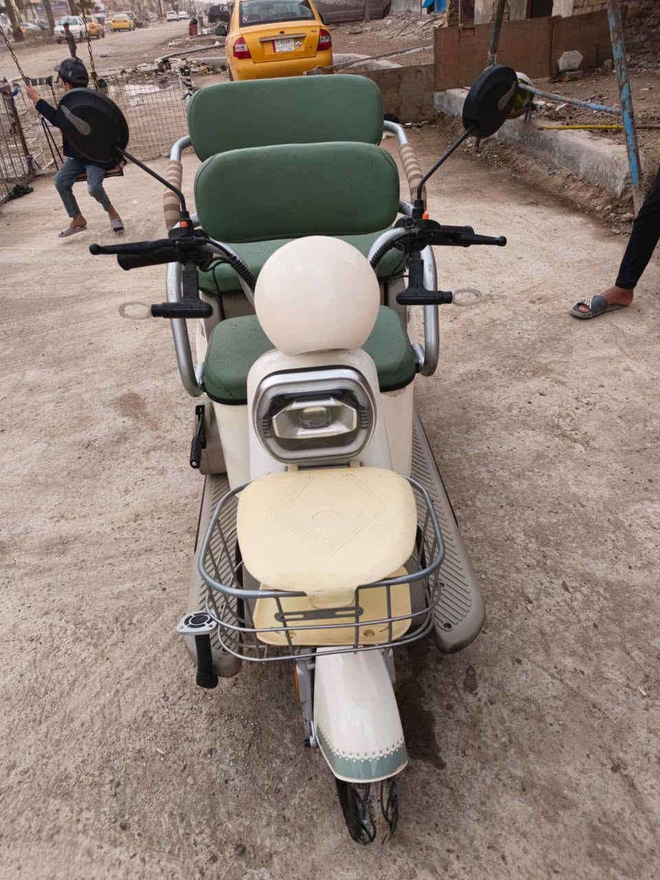 سلام عليكم  دراجه شحن لذوي الاحتياجات الخاصه جديده بمعنى الكلمه  سعر1100 العنوان مدينه الصدر هاتف ***********
