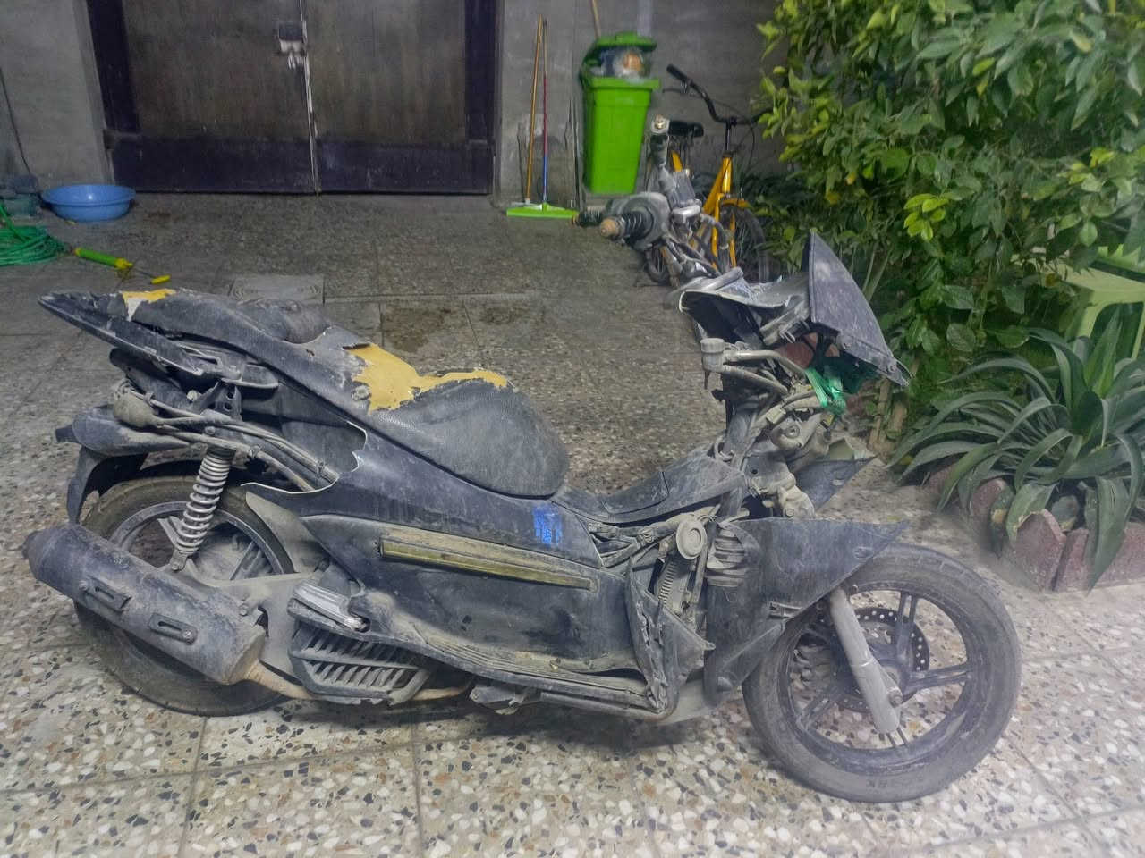 سلام عليكم دراجه نوع pcx جيل اول  دراجه كبال عينك للبيع اومراوس بدراجه ايراني تواصل خاص او رقم ***********
