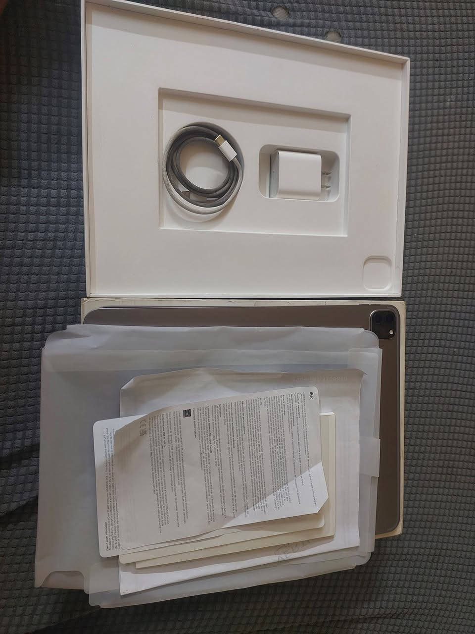 سلام عليكم ايباد برو ١٢ فاصله ٩ ١٤٤ فريم ذاكره ٢٥٦ الجهاز شخط مابي نضيف السعر ٨٥٠ بي مجال بصيط كامل ملحقاته العنوان بغداد الشعب ***********
