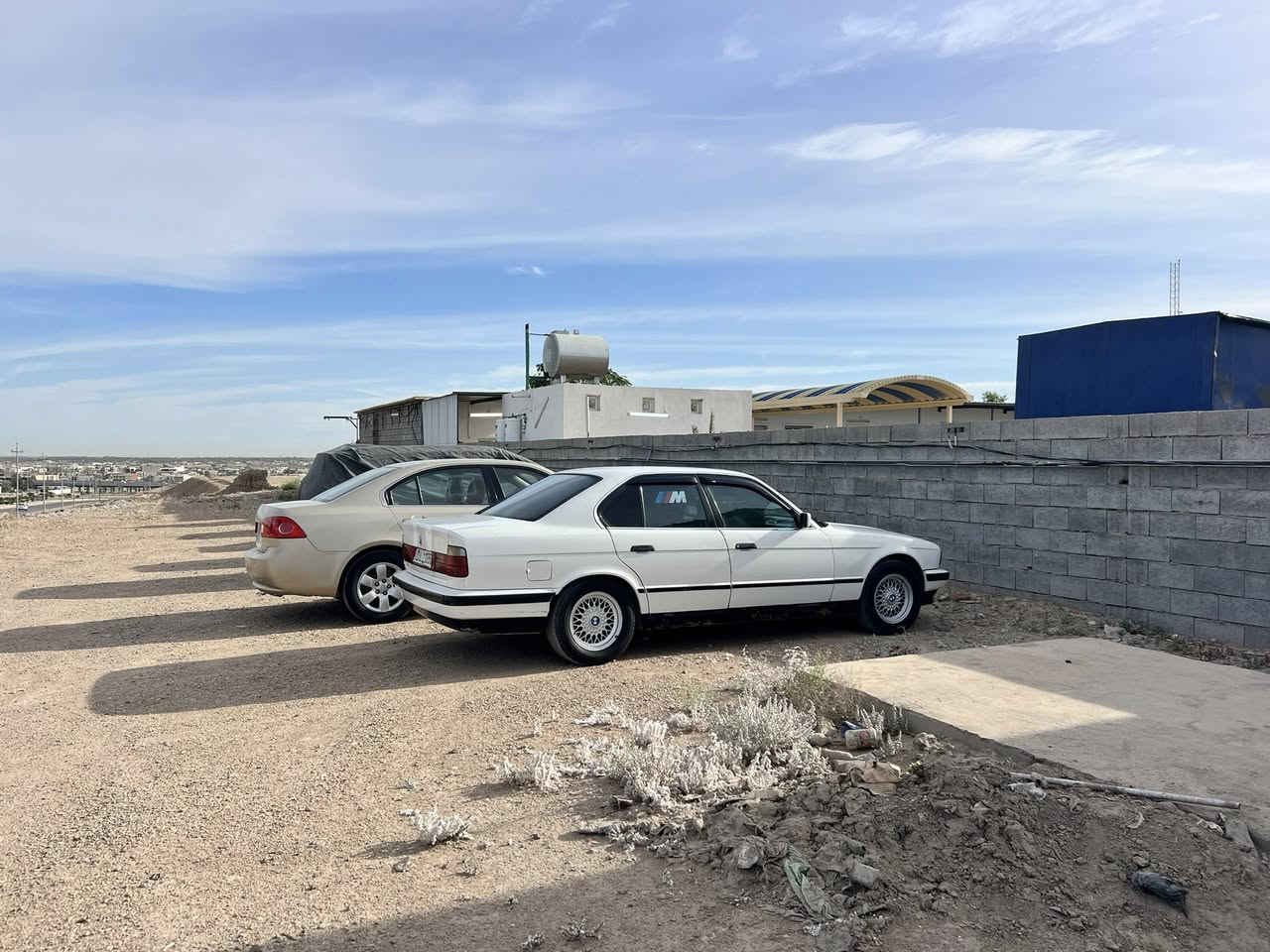 السلام عليكم
BMW 520 1989 مسكر فانوس كير عادي 

بدون صبغ فقط باب السايق صبغ وجاملغ تبديل بغير قطعه 
رقم سليمانيه سنويه لل 2030 تبريد ثلج كفاله محرك وكير
مكان السياره الأنبار الحبانيه *********** سعر 55 وبيها مجال
