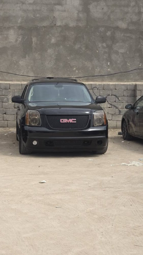 سلام عليكم 
حديده
يوكن 2010 دينلي
محرك ٦١٠٠
كير ٧٠٠
سياره كفاله من كصه وضربه  فقط رشه جماليه 
سياره جاهزه ما نقصه شي 
*********** البصرة, العراق
