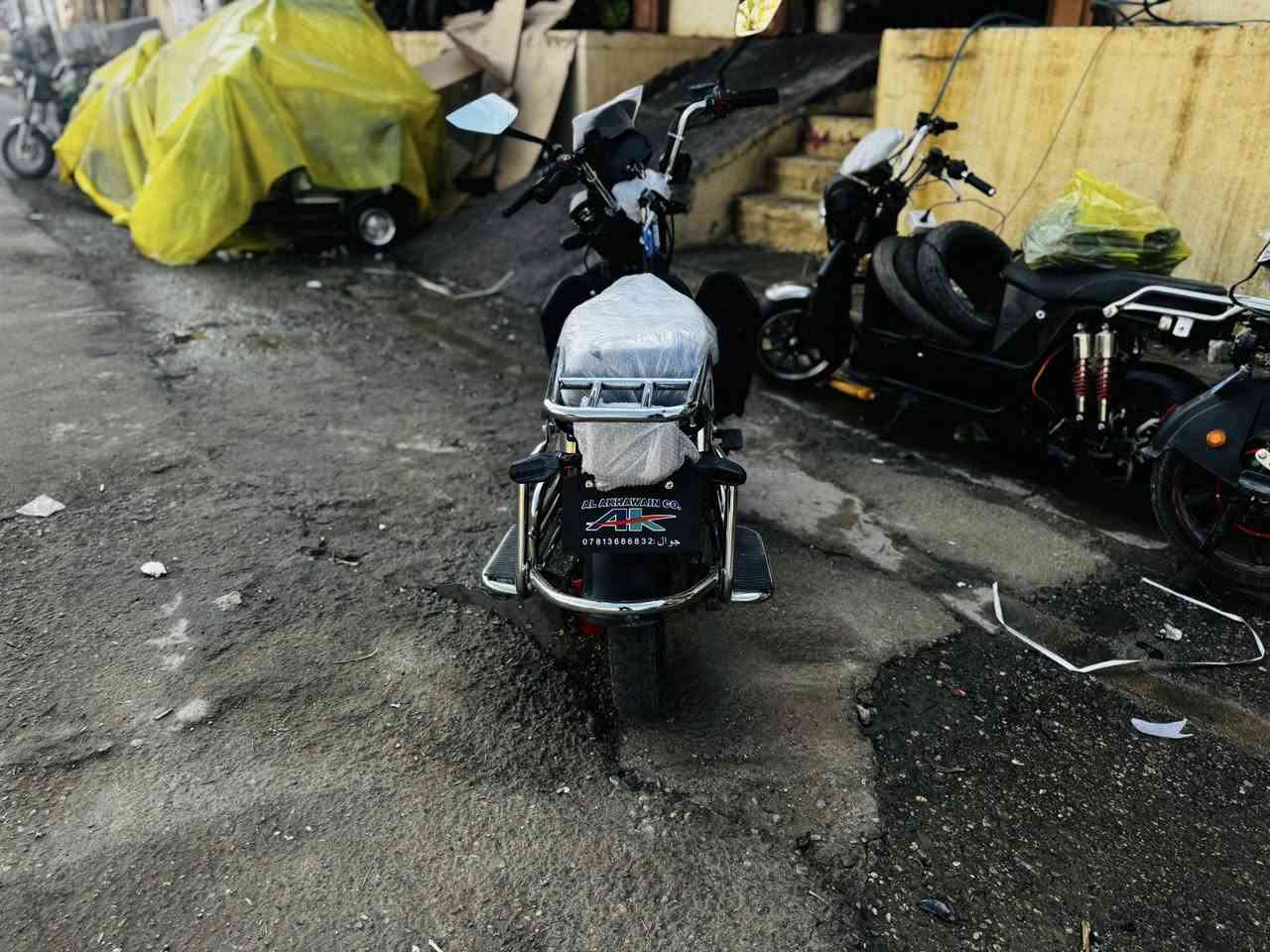 السلام عليكم للبيع اخوين 24 6 بطاريات الموطور نظيف البطاريات على الفحص للاستفسار ***********
 السعر 550
