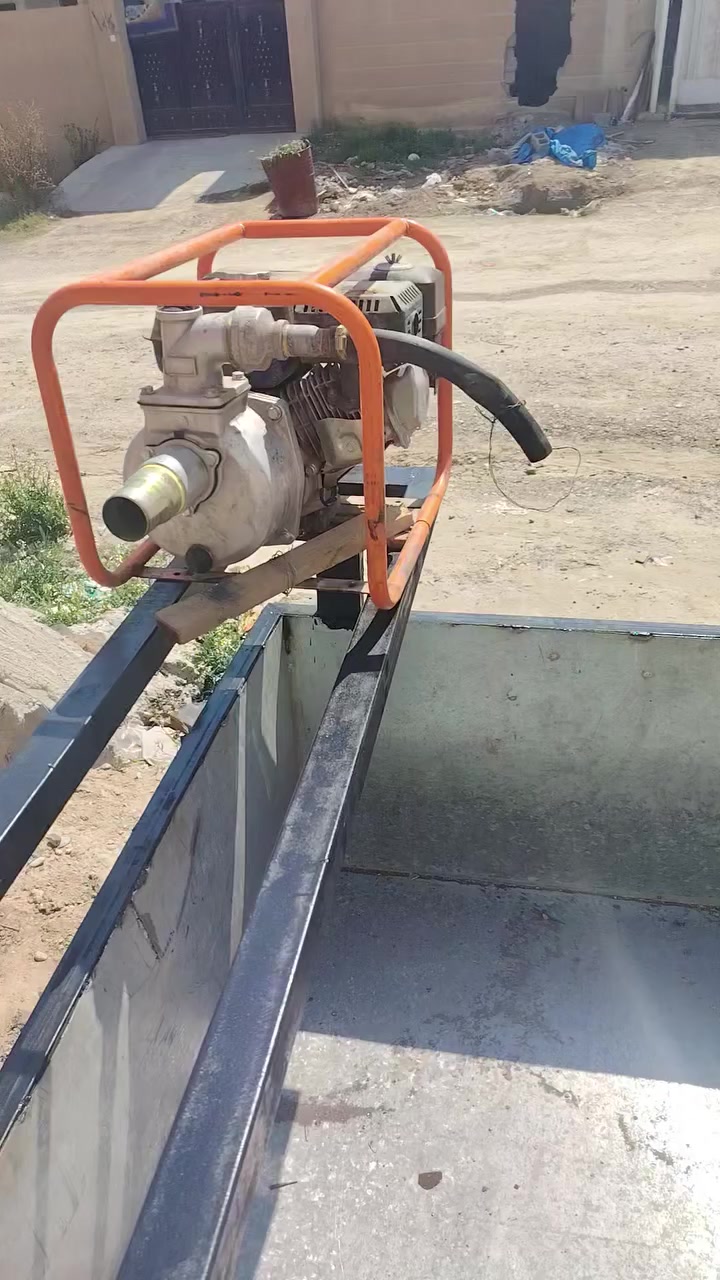 للبيع حوض سمك تريده ثابت يرهم تريده بكيه يرهم حديد مغلون كيج ١٦الطول مترين ونص وعرض متر وعشرين ارتفاع خمسين السعر ٤٠٠ للاستفسار ***********
