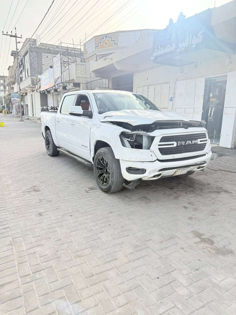 السلام عليكم دوج رام وارد امريكي موديل 2020 رقم بصره تحويل مباشر فول موصفات ماعدا الفتحه باب طويل ابيع على حادثها سابقا كفالة عامة مكينة 5700 السيارة شغالة وتمشي تبريد شغال  مكان السيارة بالبصرة السعر مناسب مامتواجد على الخاص الشراي يتصل ويدلل 
0775 557 7656
