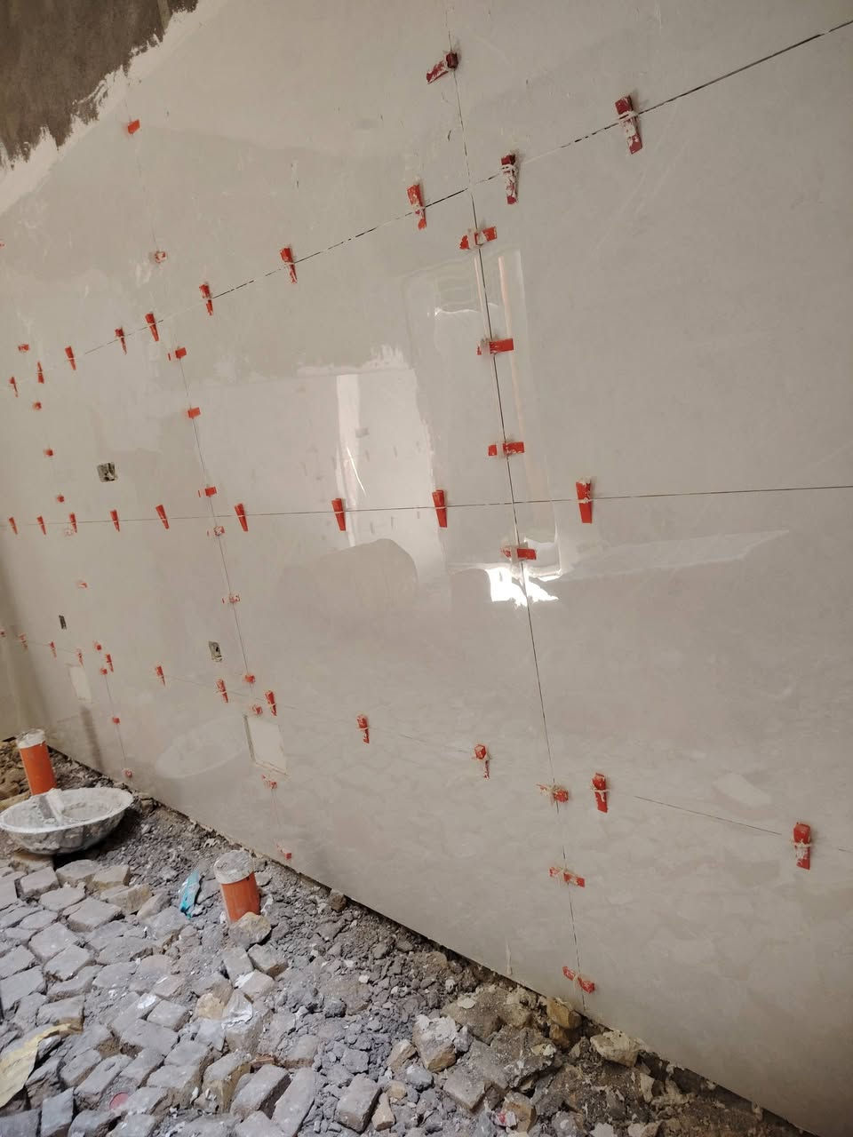 خلفة سيراميك وبورسلين و كاشي شغل مظبوط عل لليزر ودقه بالعمل متفرغ حاليا للستفسار *********** وات ساب او اتصل عليه اشتغل باليومية او قطعي
