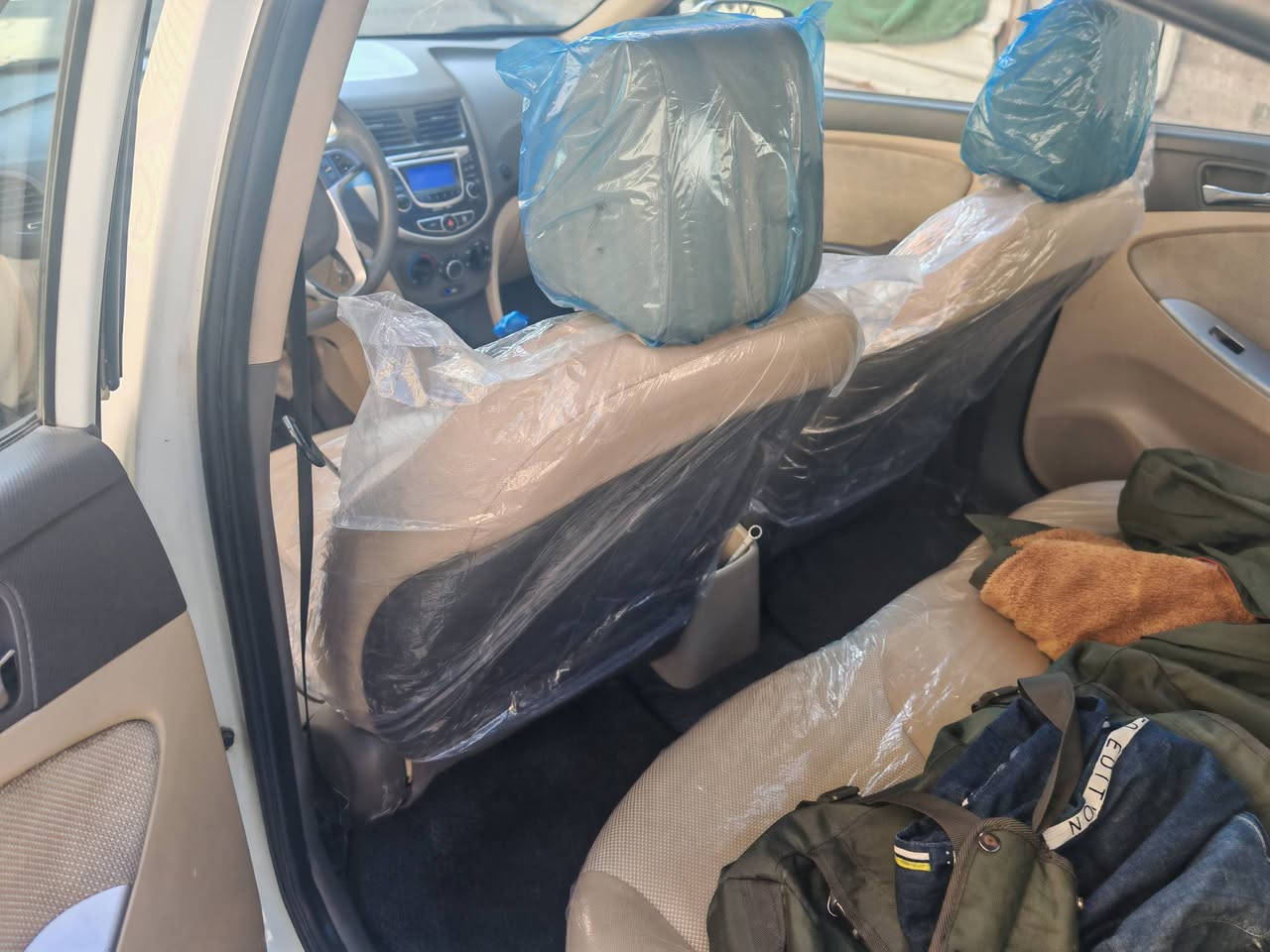 السلام عليكم اكسنت 2012 بلو للبيع السيارة جهزة ماعدة الصدر الخلفي يرادلة ترتيب امة البقي جديد كير محرك تبريد كلة جديد شرط السيارة بيهة جملغ خلفي بدون حوض بس من برة الضرر جملغ وبدلت قبق صندوك بس ذن ضررهة السعر 95 العنوان بغداد الهياكل الغزالية 
التوصل  ***********
