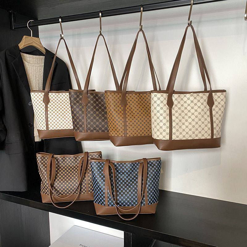 يتوفر حقائب نسائيه مفرد وجمله فقط اقل درزن نص درزن فحص امام المندوب


**إذا كنت صاحب هذا الإعلان وتريد حذفه لأي سبب، رجاءا أرسل رسالة إلى الدعم الفني**