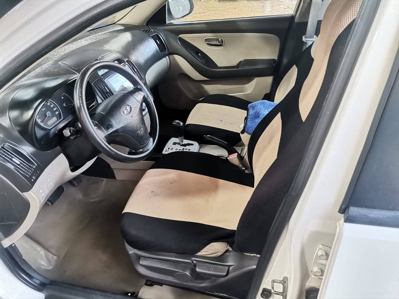 إلنترا موديل 2010 دكشن عالي محرك 1600 كير محرك حداديه جديده سنويه بأسمي سعر 113 وبيه مجال
الأتصال على الرقم 
***********
