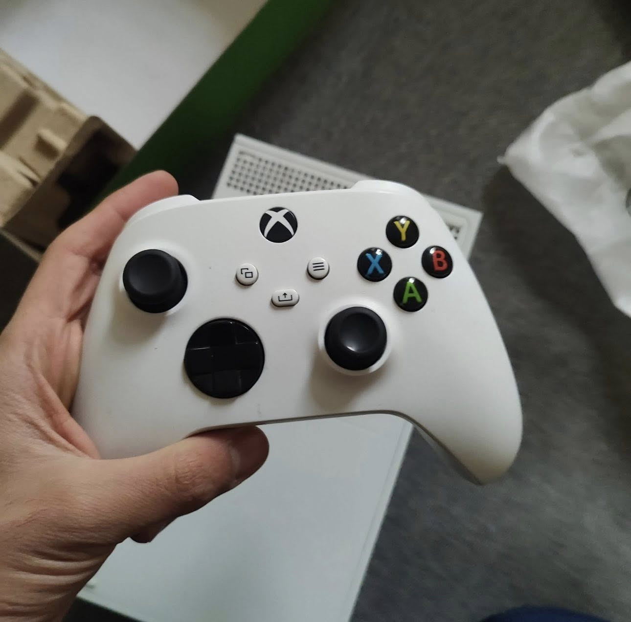 Xbox series s
جديد نضافه 1000٪ جديد ما مفتوح بي برغي على ايدي 
كامل مكمل  بيه GTA اولاين وفيفه 24 وفورزه 
وبي اشتراك كيم باص شهر ونص 
سعره 325
مكان البصره الجمهوريه شارع المكاتب 
رقمي ***********
