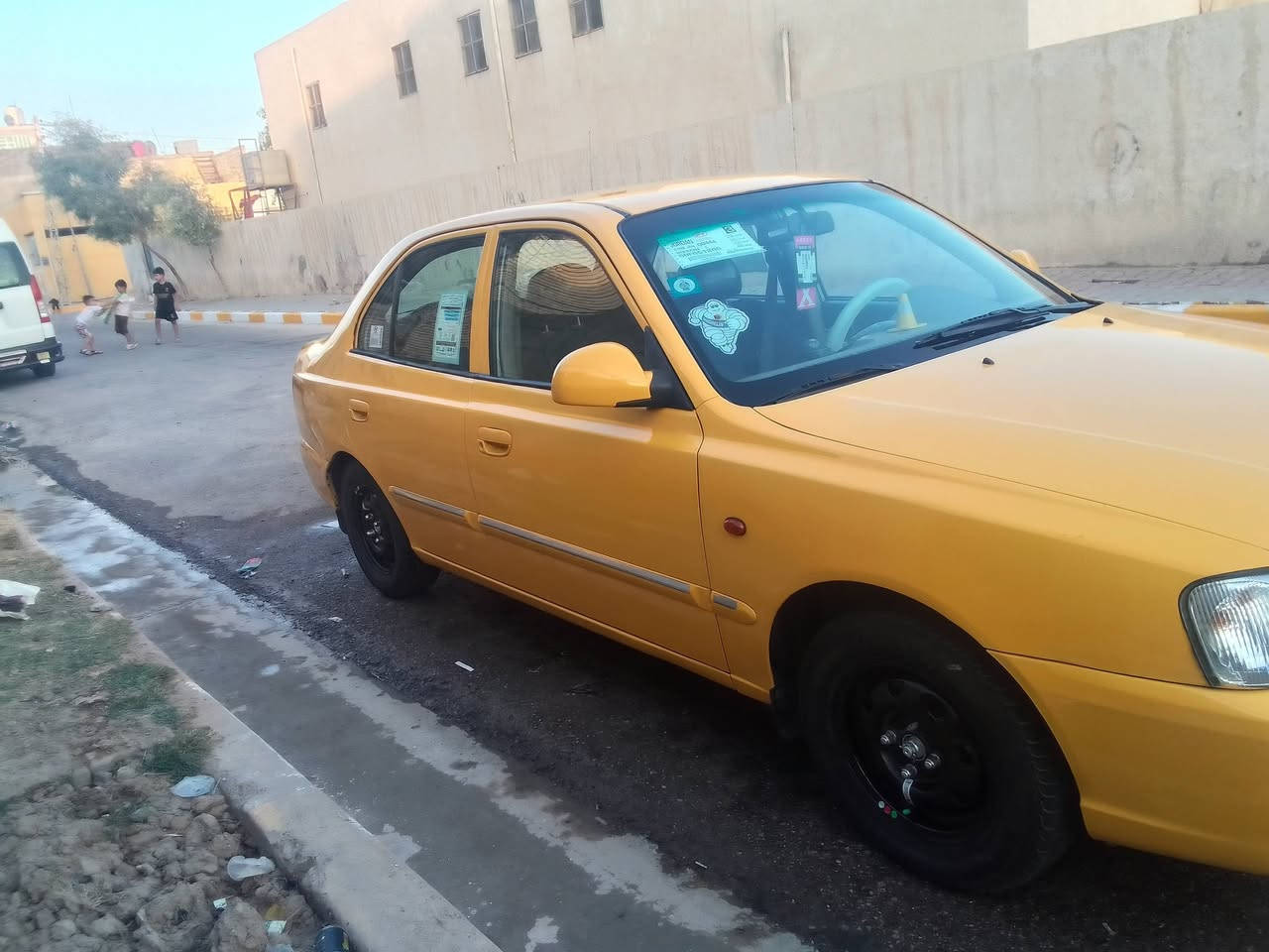 السلام عليكم فيرنا٢٠١٤ سيارة بسمي ثاني يوم احوالك مصفره هيئه وغرمات. سيارة معيوده السعر٦٨وبيها مجال مكاني بغداد الحسينية رقم ***********
