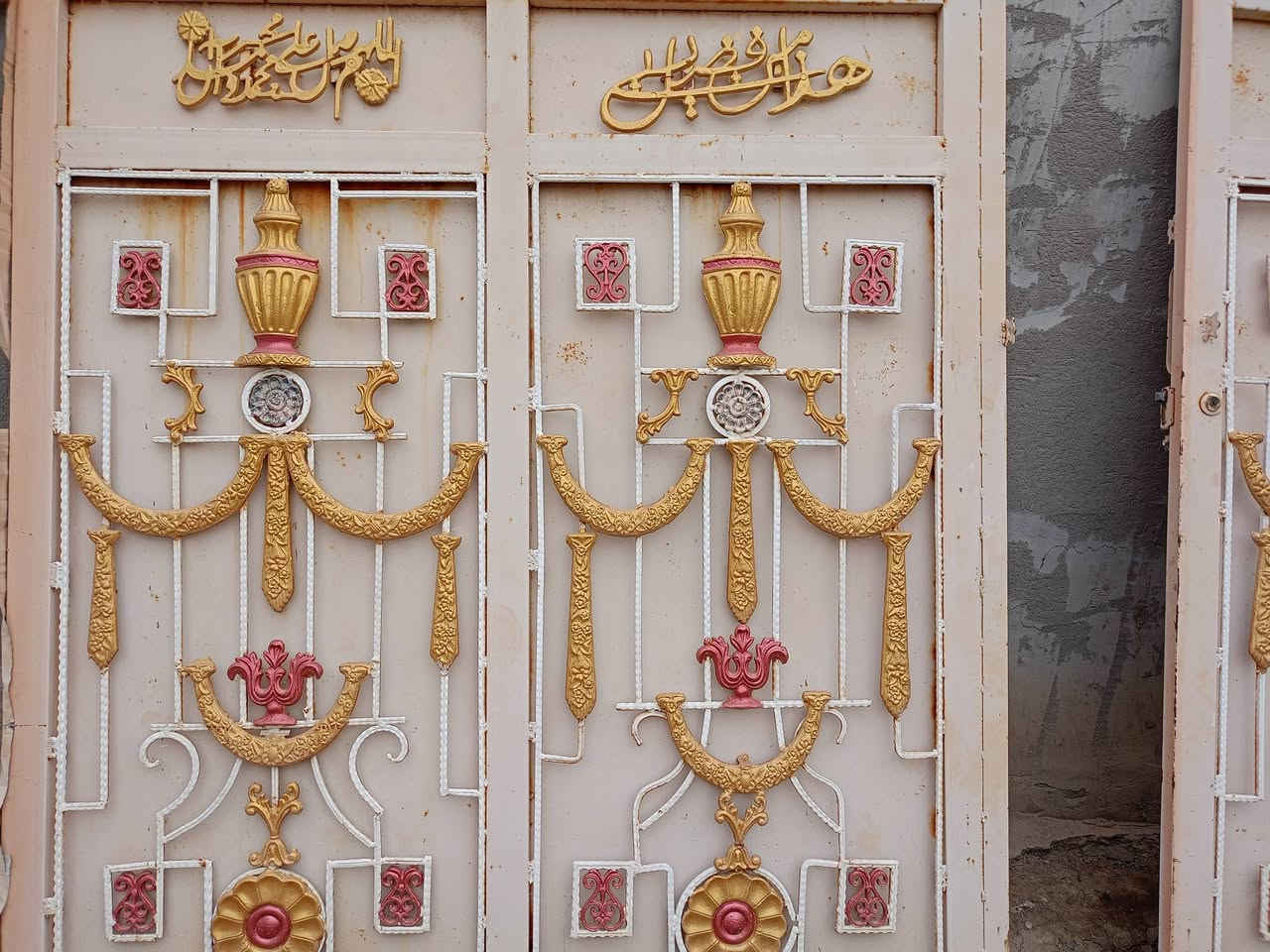 باب خارجي سلايت حديد ثقيل طول 3م وارتفاع2م    ***********
