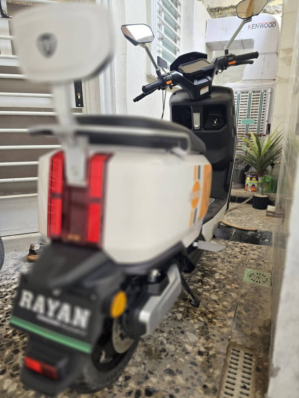 الريان وحش الكون للبيع ملف 2000 6بطارية سرعة 80
مواصفات معروفة 3سرعة مانع انزلاق مثبت سرعة نضام رجوع للخلف  السعر 975 المكان شهداء البياع ***********
