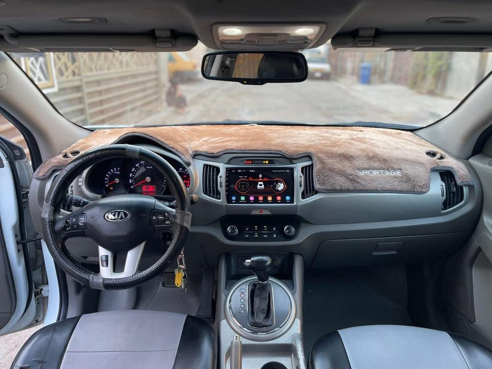 سبورتج 2014 السياره مكفوله من الصبغ والضربه والتبديل محرك 2000 وگير مال شركه بلاد تبريد ثلج تخم تاير جديد حداديه جديده  كله السيارة ع وضع الشركه برغي ممفتوح. بيه 
فقط بيها رصعه باب خلف سايق ورصعه جاملغ الأيمن فقط وباقيات على وضعهن مواصفاتها. 
بصمة تشغيل وبيبان بنوراما كشنات جلد  كشنات كهرباء كشنات حار بارد اريل انفكيشن سنويه لل 2028 
فول تحكم ستيرن جهتين  بردة صندوق خلفية كامره حساس خلفي ويل 18لايت لد بكلايت لد 
5 ويل كب مري شفط١٢ ايرباك  اشاير بالمري   
مخارج واكس يواس بي نضام ايكو نظام اي بي اس

رقم السياره بغداد الدولي الجديد باسمي 
 مكان السياره بغداد السعر //// 136 وبيها مجال بسيط 
للتواصل *********** على الرقم وهم 
 /واتساب /وتلكرام موجود
