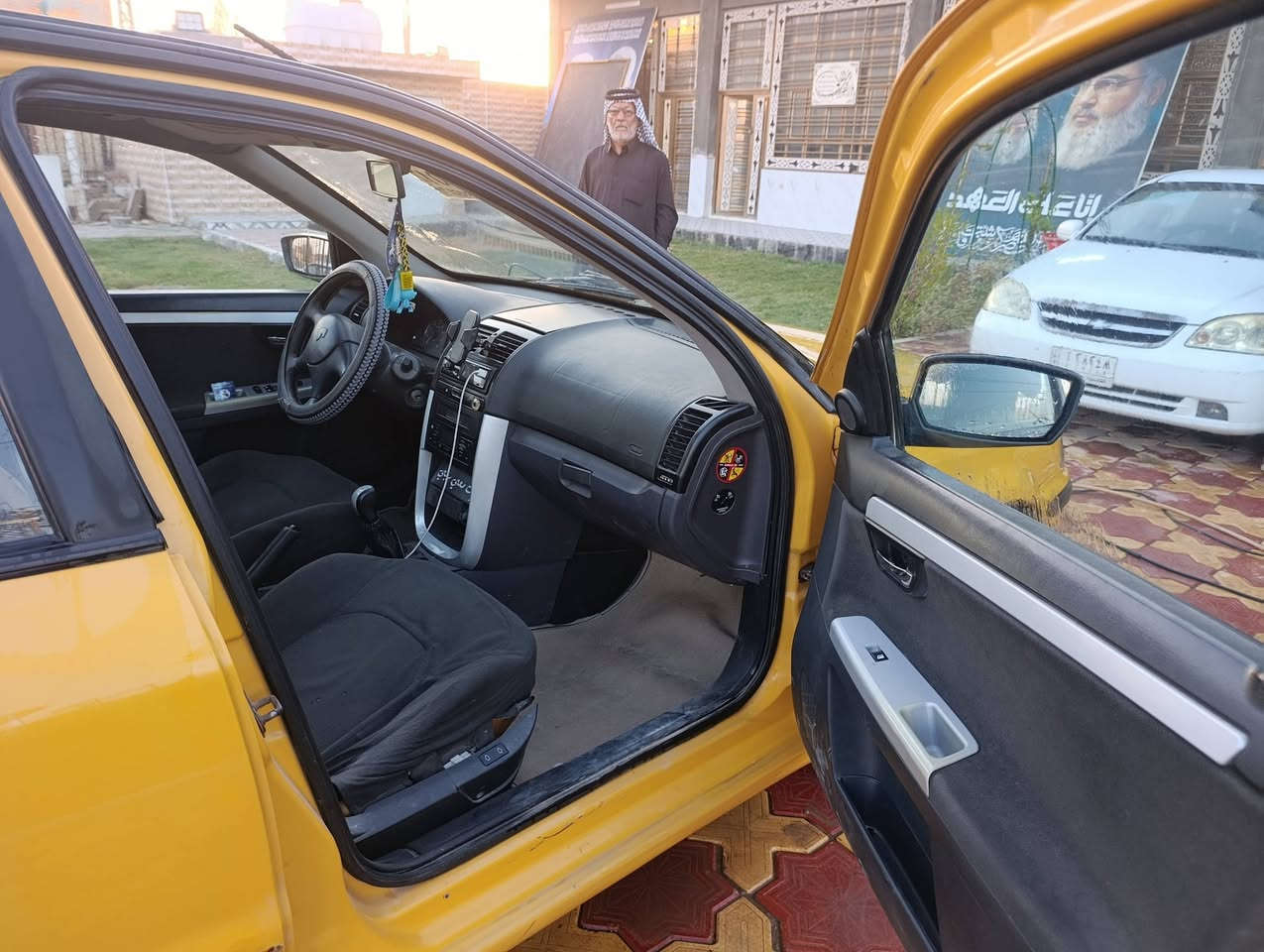 سمند موديل 2017 رقم واسط انگليزي باسمي ..
فقط بنيد مبدل والباقي كفالة .. 
هيئة وغرامات مصفرة .. تبريد تدفئة . منظومة غاز .. تخم تاير جديد . حدادية .. گير مكينة كفالة .. كهربائيات جاهزة .. دواخل فول نظافة 
السعر 59 $ ومجال بسيط للشراي 
مكاني ديوانية / شامية 
***********
