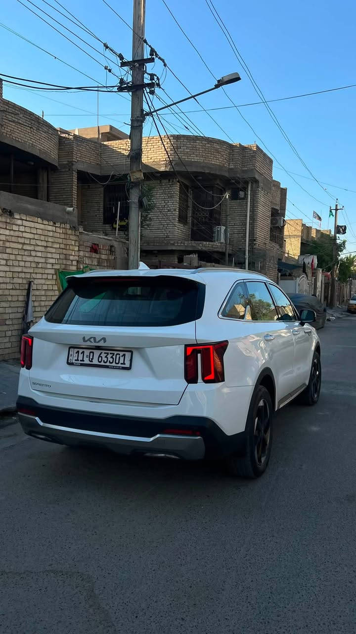 السلام عليكم للبيع سورنتو2024  سعرها مناسب جدا مكينه 2500 / 4سلندر / حادثها بابين الصدر وخلف الصدر بدون دواخل وبيها قطعتين صبغ اثر الضربه وصور الحادث موجوده بالمنشور ماشيه 18 الف سياره حيل نضيفه ونصبتها حلوه العنوان / بغداد البلديات الصحفيين / للأستفسار *********** 
السعر 235ورقه وبيها مجال بسيط
