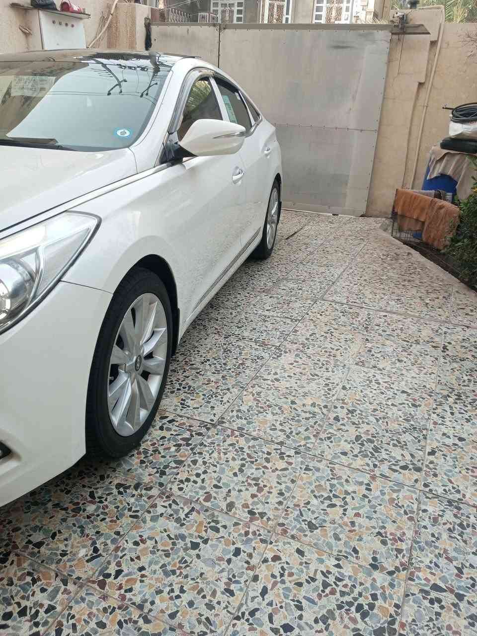 للبيع ازيرا  خليجي 2014
محرك 6سلنر 3000
رقم بغداد هزه جديد لوحه جديده
شرط التحويل
مواصفات السيارة
بردات خلفيه  وبردّه كهربائيه
بصمة جنطة
تحكم استيرن
مانع انزلاق
تبريد خلفي
ويل اكروم
لد امامي
اشاير بل مري
مري شفط
مدخل AUX + USB
تخم تاير
وباقي المواصفات المعروفة
اخوان سيارة كلش حلوة وجديدة ومابيها نواقص وجاهزة للاخير من كير وتبريد وحدادية  جديده امامي وخلفي  مسويها  السياره
والسونار بصور
***********
السعر 140 وبيها مجال
