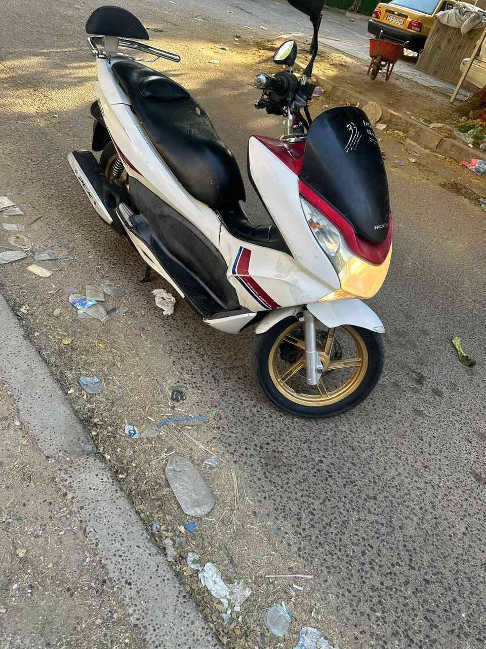 بيسي اكس مكينة ١٢٥ دراجه مابيها اي نقص مكينتها بلاديه وكفراتها بلاديه مكاني بغداد رحمانيه الجعيفر قرب مقهى البيروتي ***********

