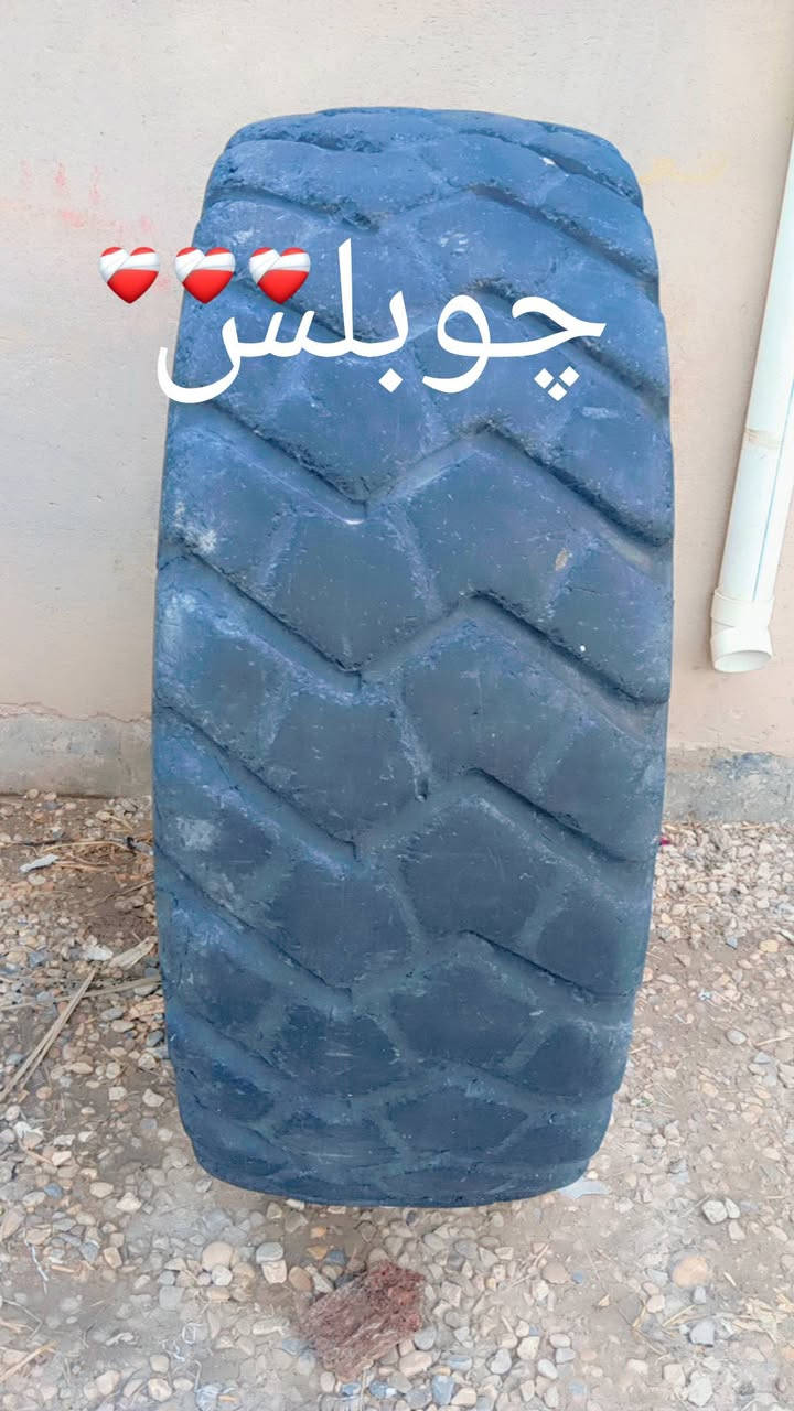السلام عليكم زوج تايرات شفل للبيع نظيفات واحد چوبلس واحد چوب حجم 20.5.25 الاستفسار على الارقام التاليه ***********..***********
