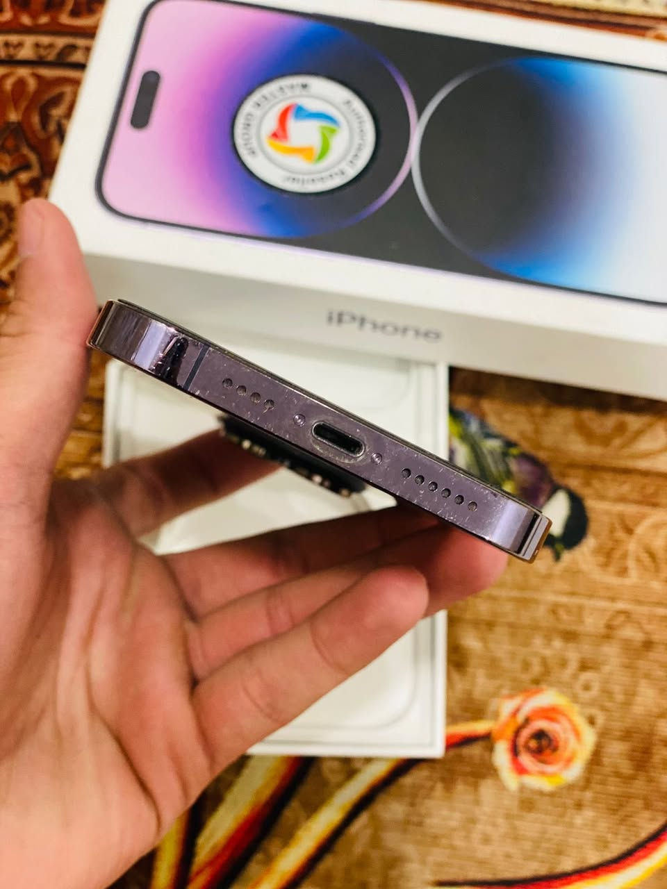 للبيع ايفون 14برو ماكس نموذج M ذاكرة 256 بطارية 80 لا مفتوح ولا مصلح بعدة شركة نضافة 80 /100 مكاني ديالى الخالص سعرة 800 مجالة كلش بسيط 
للتصال ***********
