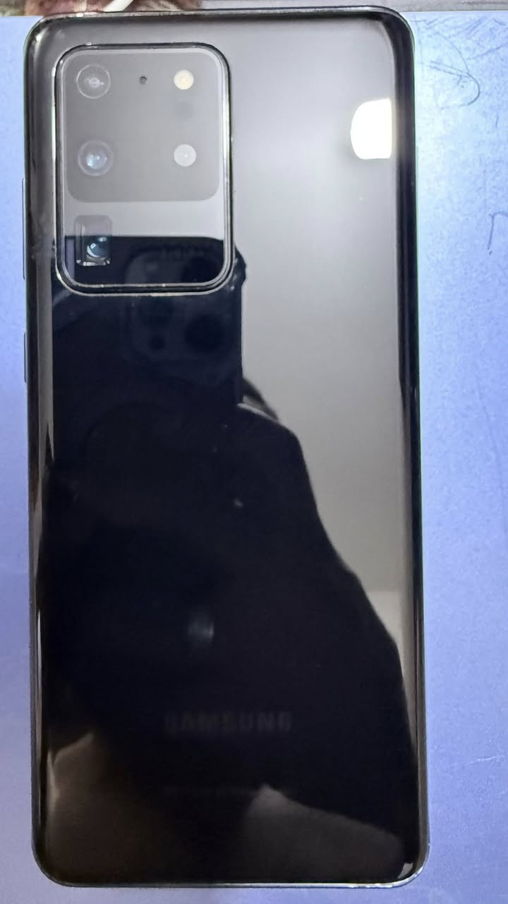 السلام عليكم S20 ultra
كما موضح بصوره السعر ٨٠ الف 
المكان شارع فلسطين


**إذا كنت صاحب هذا الإعلان وتريد حذفه لأي سبب، رجاءا أرسل رسالة إلى الدعم الفني**