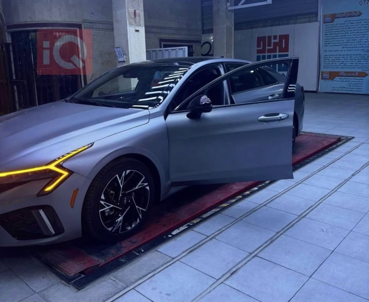 سلام عليكم 
K5 2025
جيتي لاين معروفة وارد امريكي لون اسمنتي طافي 
فول موصفات 
كامرات 360 
حساسات 
كشنات تدفئه تبريد 
استيرن تدفئة تبريد
بنراما
تحكم سيترن جهتين 
محرك 2500 رياضي 
وبعد بية هواي موصفات 
حادث قبق جنطة فقط مبدل اصلي 
ماشية 27 
رقم بغداد تحويل مباشر 
سعر 225 وبي مجال 
مكاني بغداد شارع فلسطين

0775 444 3311
