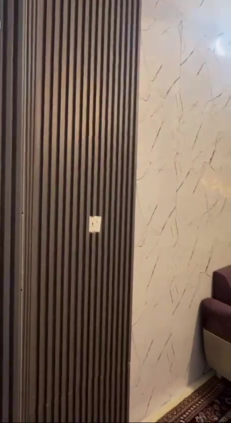 🏡 عقارات كربلاء
دار للبيع – حي الميلاد
📍 الموقع: كربلاء المقدسة – حي الميلاد، قطاع 27
يقع بظهر شارع 20 وقريب جدًا من الحديقة الجديدة، ضمن حي راقٍ ومخدوم بالكامل.
📐 تفاصيل العقار
المساحة: 100 م²
البناء: طابق ونصف (بناء حديث)
الواجهة: 5 متر
النزال: 20 متر
الشارع: تبليط مع مقرنص
🏠 يتكون الدار من:
استقبال واسع
صالة مريحة
غرفة نوم
مطبخ مؤثث
مجموعة صحية داخلية
مجموعة صحية خارجية
مخزن صغير في الطابق النصفي
✨ مميزات الدار
منظومة كاميرات مراقبة مع شاشة
أجهزة رافعة قدرة (Stabilizer)
سخان ماء
ماطور ماء
تانكي ماء
جميع الخدمات متوفرة (ماء، كهرباء، مجاري)
🎁 الملحقات التي تأتي مع الدار
كاونتر مع ملحقاته
طباخ
جميع هذه الملحقات موضحة في الفيديو
📞 للاستفسار أو حجز موعد للمعاينة يرجى التواصل على الرقم الخاص 
واتساب ***********
