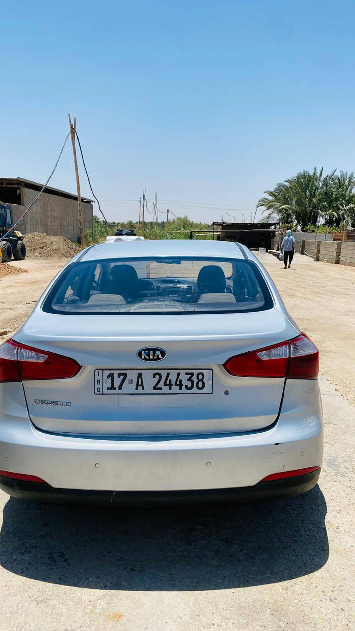 السلام عليكم
سيراتو موديل 2016 خليجي 
رقم مثنى انكليزي باسمي
جاهزة كير ومكينة وتبريد وتخم تاير فقط حدادية 
بيه رشات صبغ بدون اي ضربة عابرة
 والسونار موجود وي الصور
السعر 93 وبيه مجال بسيط للشراي
مكانهة محافظة المثنى قضاء الرميثة
للاستفسار الاتصال على الرقم ***********
